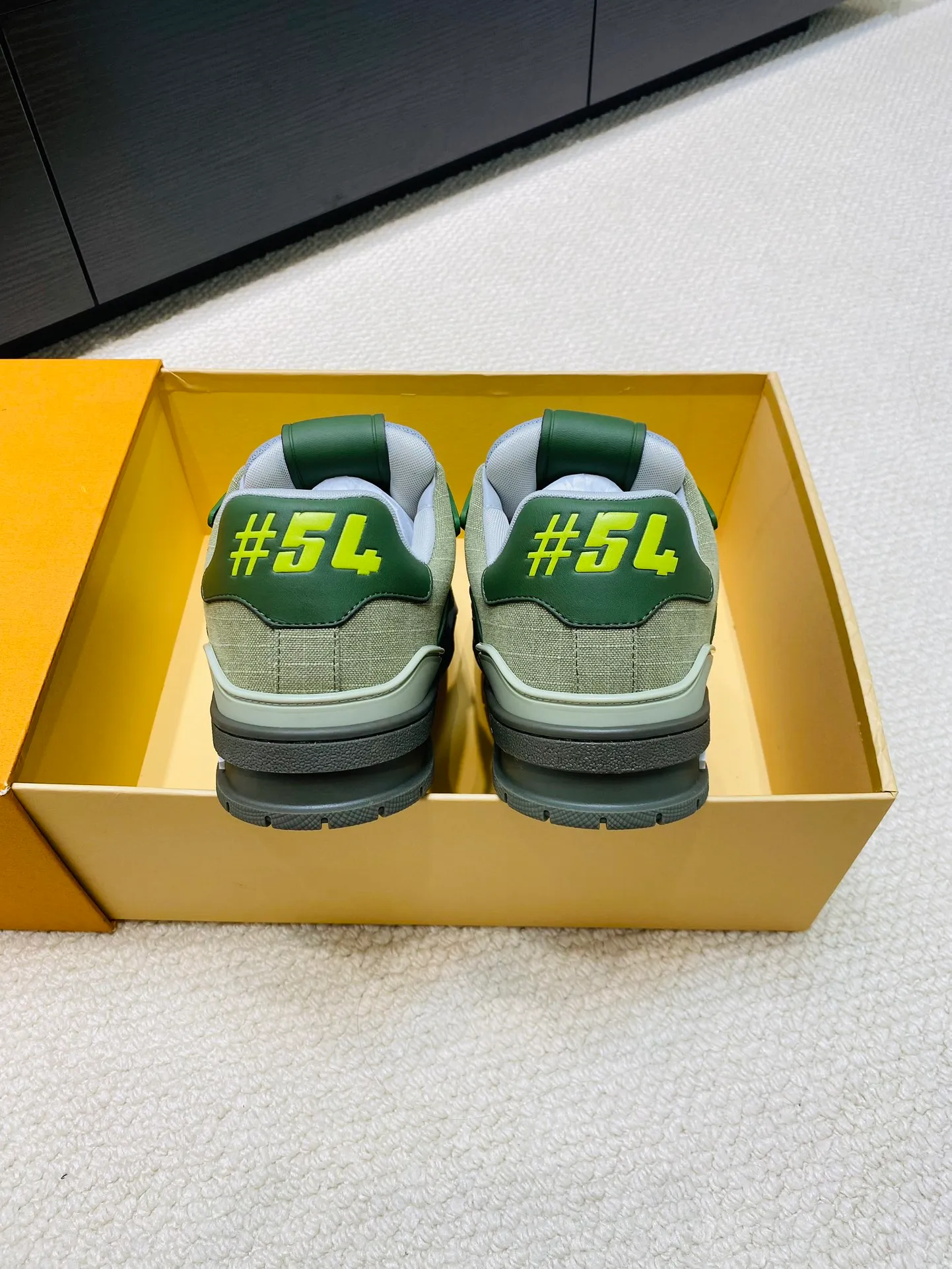 👟👟Ex-factory price 800👟👟 💰💰💰 Hot style 🆕🆕🆕𝙇𝙑 LV Louis Vuitton L House Donkey Brand Trainer Series Couple Style Casual Sports Shoes Skateboard Shoes Original Purchase Development Production Production This pair of LV Trainer sneakers are made of a blend of technical materials with waterproof properties. The meticulously crafted upper is notable for its many signature details, including Louis Vuitton and #54 in script, referencing the year 1854. Exquisite packaging at the delivery counter🛍📦 ▪️Fabrics: Original customized imported cowhide ▪️Inner lining: Original customized breathable mesh ▪️Outsole: Original open-molded non-slip TPU combination outsole ▪️Sole thickness: 3 cm ▪️Size: Women's 35-41 / Men's 38-46